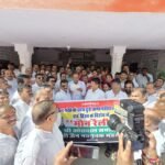जैन समाज बालोतरा द्वारा जैन साधुओं पर हमले के विरोध में विशाल मौन रैली, राष्ट्रपति व मुख्यमंत्री के नाम सौंपा गया ज्ञापन 1000271174 3