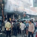 मुख्य बाजार की JC फैशन शॉप में भीषण आग, लाखों का नुकसान — व्यापारियों में आक्रोश, संदिग्ध नकाबपोश युवक सीसीटीवी में कैद IMG 20250424 WA0029