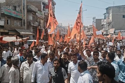 बालोतरा में आतंकवादी हमले के खिलाफ सर्व हिंदू समाज की विशाल रैली IMG 20250426 161628