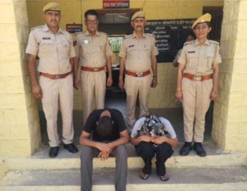 सोशल मीडिया पर बुजुर्ग का अश्लील वीडियो वायरल करने वाले युवक-युवती गिरफ्तार 1000329780