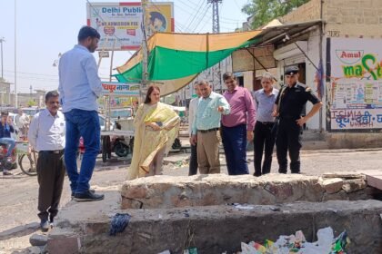 जिला कलक्टर ने बाड़मेर शहर में सफाई व्यवस्था का जायजा लिया IMG 20250523 WA0040