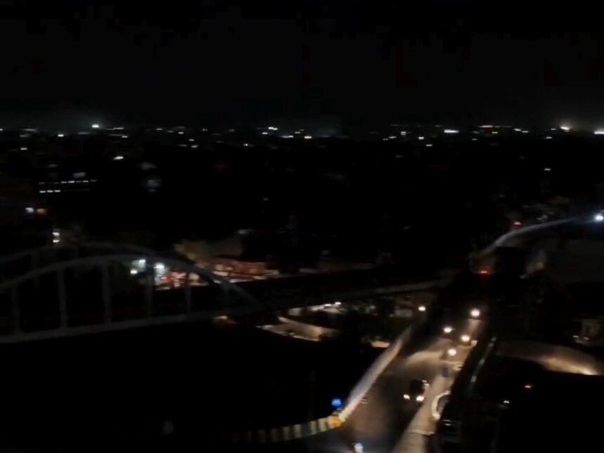 अंधेरे में डूबा बालोतरा शहर IMG 20250508 004523