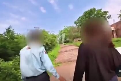 जैसलमेर के बाद अब दौसा में वायरल हुआ युवती का नया वीडियो, 70 वर्षीय बुजुर्ग के साथ गंदी हरकत करते हुए बनाया था वीडियो IMG 20250517 182911