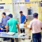 सोने-चांदी के व्यापारी की कार रोककर दिनदहाड़े लाठी-डंडों से जानलेवा हमला, व्यापारी गंभीर घायल IMG 20250521 145749 1