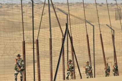 तनोट की सरहद पर बसा भारत का आत्मविश्वास: बम गिरे लेकिन फटे नहीं, ग्रामीण बोले – अब भी सरकार की मदद अधूरी f9fa8e2cf5ffef24203962c55f57cba21683979757140694 original