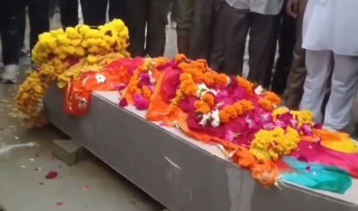 विमान हादसे में जोधपुर की बेटी खुशबू की मौत: शव पहुंचा खाराबेरा गांव, रो पड़ा सारा माहौला, कुदरत भी बरसी अश्रु रूप में 1000441416