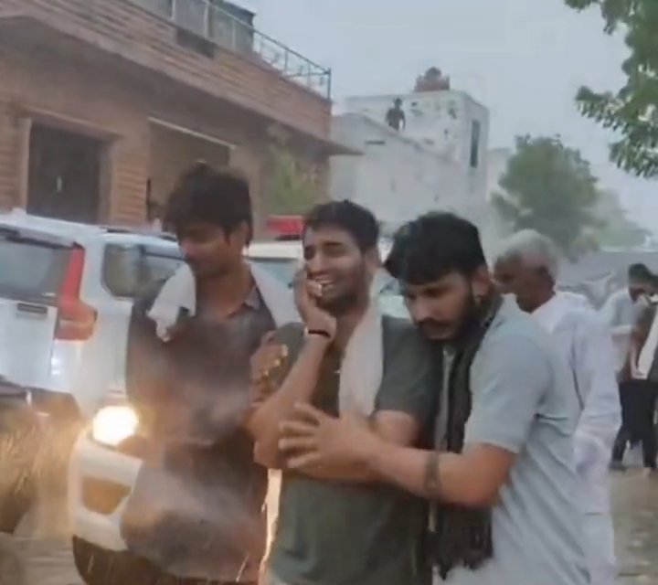 विमान हादसे में जोधपुर की बेटी खुशबू की मौत: शव पहुंचा खाराबेरा गांव, रो पड़ा सारा माहौला, कुदरत भी बरसी अश्रु रूप में 1000441436