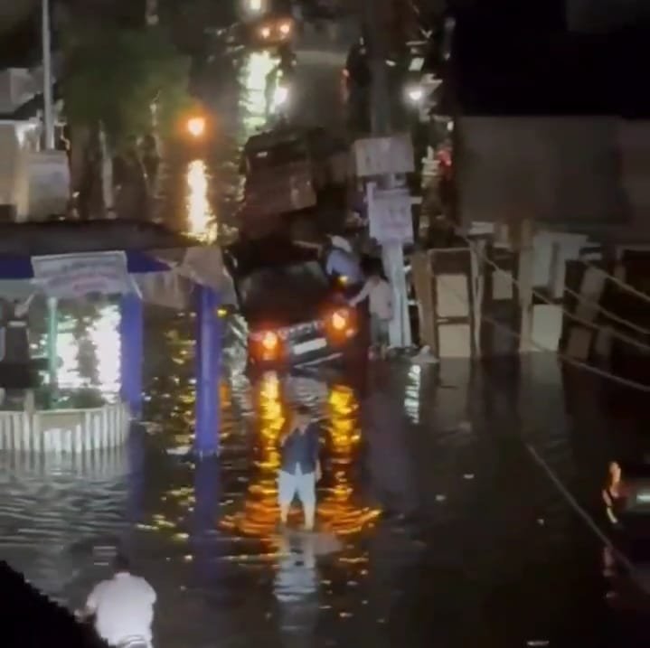 बालोतरा में पहली ही बारिश ने खोल दी नगर परिषद की पोल: राहत के साथ आई आफत, नालों की सफाई और जलनिकासी व्यवस्था फेल 1000456669