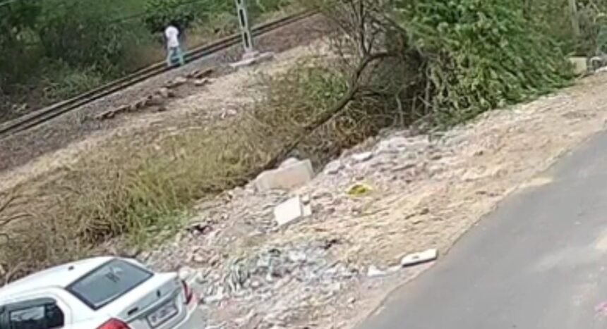 बालोतरा में डॉक्टर ने ट्रेन के आगे कूदकर दी जान, डिप्रेशन से जूझ रहे थे प्रदीप सिंह राजपुरोहित, CCTV में कैद हुई दिल दहला देने वाली घटना IMG 20250617 WA0028
