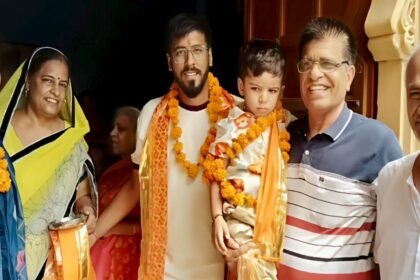 ईरान-इजराइल युद्ध के बीच जॉर्जिया में फंसे जैसलमेर के सीए भाविक भाटिया परिवार सहित सकुशल लौटे, घर पहुंचते ही छलके माता-पिता के आंसू IMG 20250617 WA0029