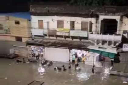 बालोतरा में पहली ही बारिश ने खोल दी नगर परिषद की पोल: राहत के साथ आई आफत, नालों की सफाई और जलनिकासी व्यवस्था फेल IMG 20250620 WA0032 1