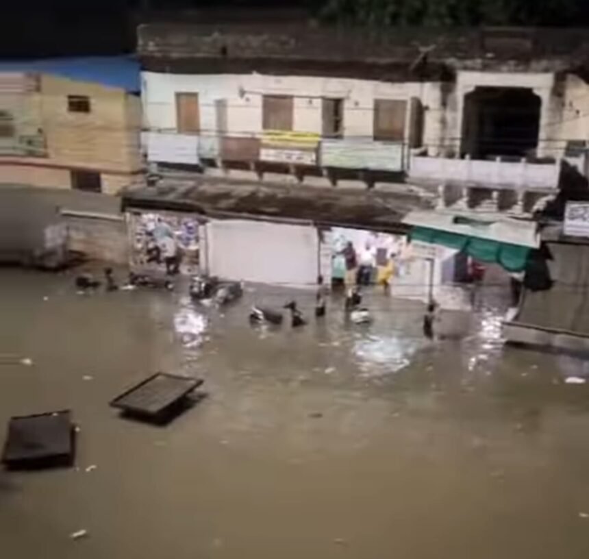 बालोतरा में पहली ही बारिश ने खोल दी नगर परिषद की पोल: राहत के साथ आई आफत, नालों की सफाई और जलनिकासी व्यवस्था फेल IMG 20250620 WA0032 1