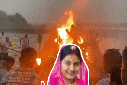विमान हादसे में जोधपुर की बेटी खुशबू की मौत: शव पहुंचा खाराबेरा गांव, रो पड़ा सारा माहौला, कुदरत भी बरसी अश्रु रूप में Picsart 25 06 16 10 52 46 679