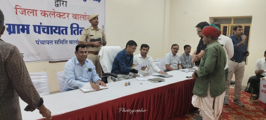 ग्राम पंचायत तिलवाड़ा में जिला कलक्टर यादव ने की रात्रि चौपाल , अधिकारी प्राथमिकता के आधार पर परिवादों का गुणवत्तापूर्ण और समयबद्ध निस्तारण सुनिश्चित करें- जिला कलक्टर 1000553367