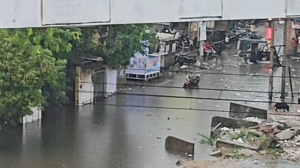 बालोतरा में बारिश बनी वरदान भी और आफत भी: राहत के बीच नगर परिषद की लापरवाही से बिगड़े हालात 1001106716