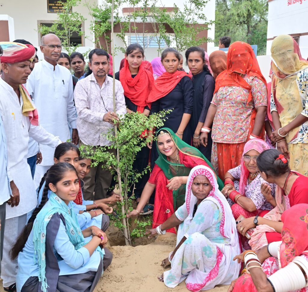 थार को हरा भरा बनाने के लिए सब को लेना होगा संकल्प - रूमा देवी , मांगता में पौधारोपण ग्रामीणो व विद्यार्थीयों ने दिखाया उत्साह 2 थार को हरा भरा बनाने के लिए सब को लेना होगा संकल्प - रूमा देवी , मांगता में पौधारोपण ग्रामीणो व विद्यार्थीयों ने दिखाया उत्साह 1001144864