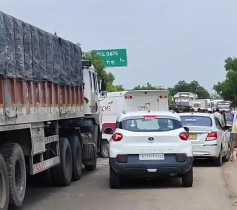 कल्याणपुर का दर्द: जोधपुर की फैक्ट्रियों से बहता जहर, डोली गांव की अर्थी रोक ली विकास की सड़क पर 2 कल्याणपुर का दर्द: जोधपुर की फैक्ट्रियों से बहता जहर, डोली गांव की अर्थी रोक ली विकास की सड़क पर 1001176638