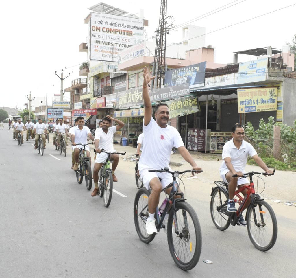 साइकिल रैली से बीएसएफ ने दिया शरीर को स्वस्थ रखने का संदेश 2 साइकिल रैली से बीएसएफ ने दिया शरीर को स्वस्थ रखने का संदेश 1001189339