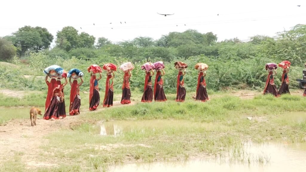हिलोरा समंदर' परंपरा आज भी कायम, बहनें-भाइयों के लंबी उम्र की मांगती हैं दुआ 3 हिलोरा समंदर' परंपरा आज भी कायम, बहनें-भाइयों के लंबी उम्र की मांगती हैं दुआ 1001190368 1