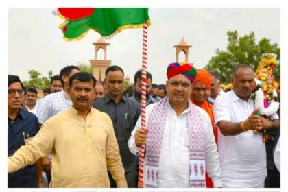 मुख्यमंत्री भजनलाल शर्मा ने की पदयात्राबाबा रामदेव पैनोरमा से बाबा रामदेव मंदिर तक मुख्यमंत्री चले पैदल IMG 20250731 214018