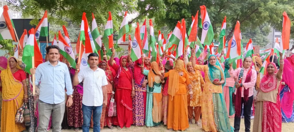 हर घर तिरंगा रैली में बच्चों ने दिखाया उत्साह, हर घर तिरंगा, भारत माता की जय और वंदे मातरम् के नारो से गूंजा शहर 1000660114 1