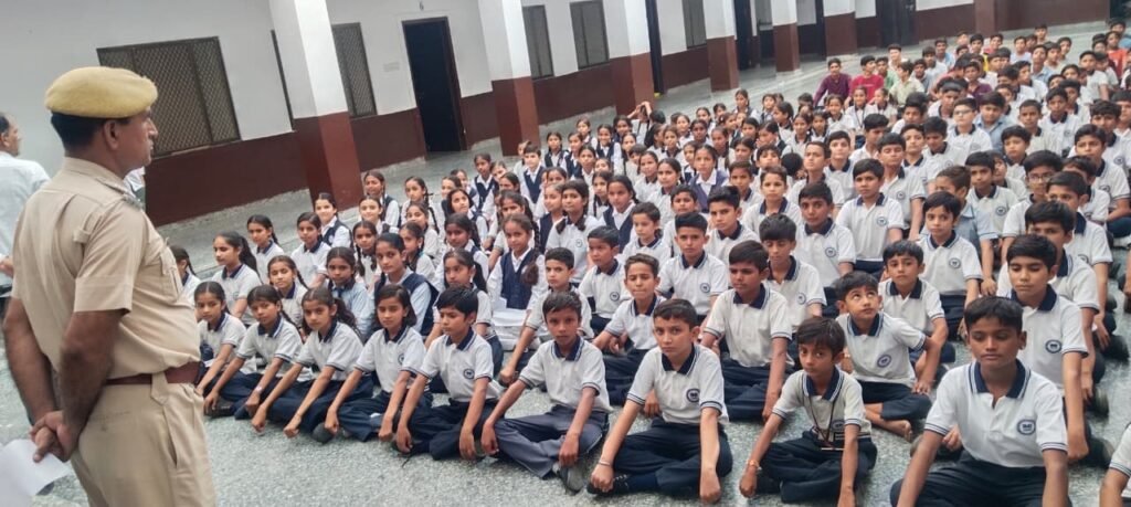 बालोतरा पुलिस ने जिले भर में चलाया ‘‘ऑपरेशन साईबर शील्ड ,विद्यालयों में साईबर जागरूकता को लेकर छात्र-छात्राओं से किया संवाद 1001232797