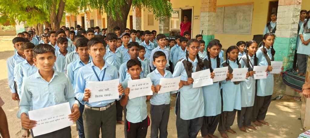 बालोतरा पुलिस ने जिले भर में चलाया ‘‘ऑपरेशन साईबर शील्ड ,विद्यालयों में साईबर जागरूकता को लेकर छात्र-छात्राओं से किया संवाद 1001232871