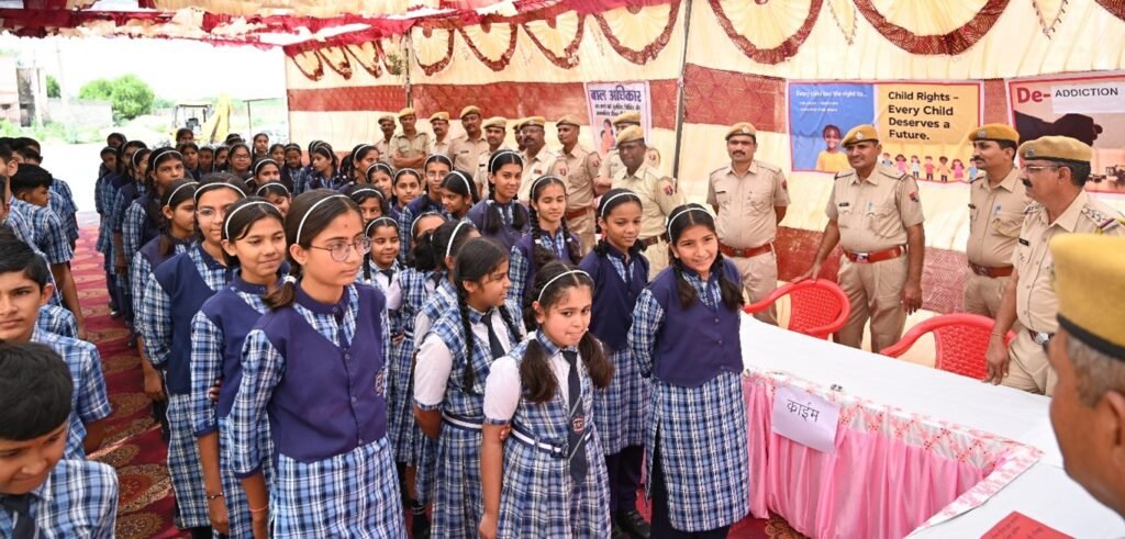 सेंट पॉल स्कूल के विद्यार्थियों ने पुलिस थाने का विजिट कर पुलिस की कार्यप्रणाली को जाना,पुलिसकर्मियों संग मनाया रक्षा बंधन  बढ़ाया आपसी विश्वास  1001241218