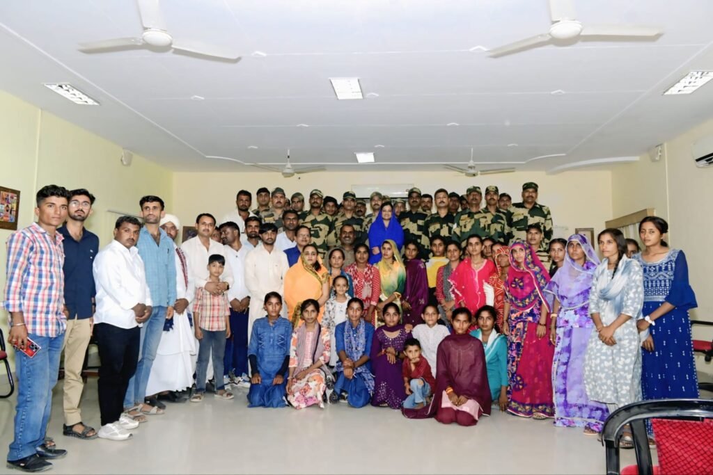 धनाऊ प्रधान शम्मा बानो ने बॉर्डर पर फौजी भाईयो के साथ मनाया रक्षा बंधन, मुनाबाव सीमा पर पहुँचकर बीएसएफ के जवानों को बांधी राखियां, मुंह मीठा करवाकर रक्षाबंधन की खुशियां साझा की 1001245842