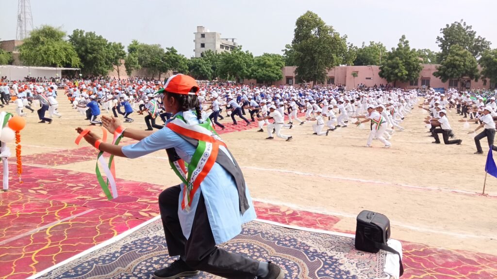 हर्षौल्लास के साथ 79 वें स्वतंत्रता दिवस पर जिला स्तरीय समारोह कार्यक्रम आयोजितजिला कलक्टर सुशील कुमार यादव ने किया ध्वजारोहणउत्कृष्ठ कार्य करने वाले कार्मिकों एवं समाजसेवियों को किया सम्मानित 1001275355