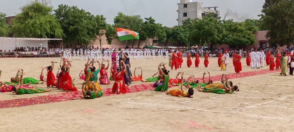 हर्षौल्लास के साथ 79 वें स्वतंत्रता दिवस पर जिला स्तरीय समारोह कार्यक्रम आयोजितजिला कलक्टर सुशील कुमार यादव ने किया ध्वजारोहणउत्कृष्ठ कार्य करने वाले कार्मिकों एवं समाजसेवियों को किया सम्मानित 1001275357