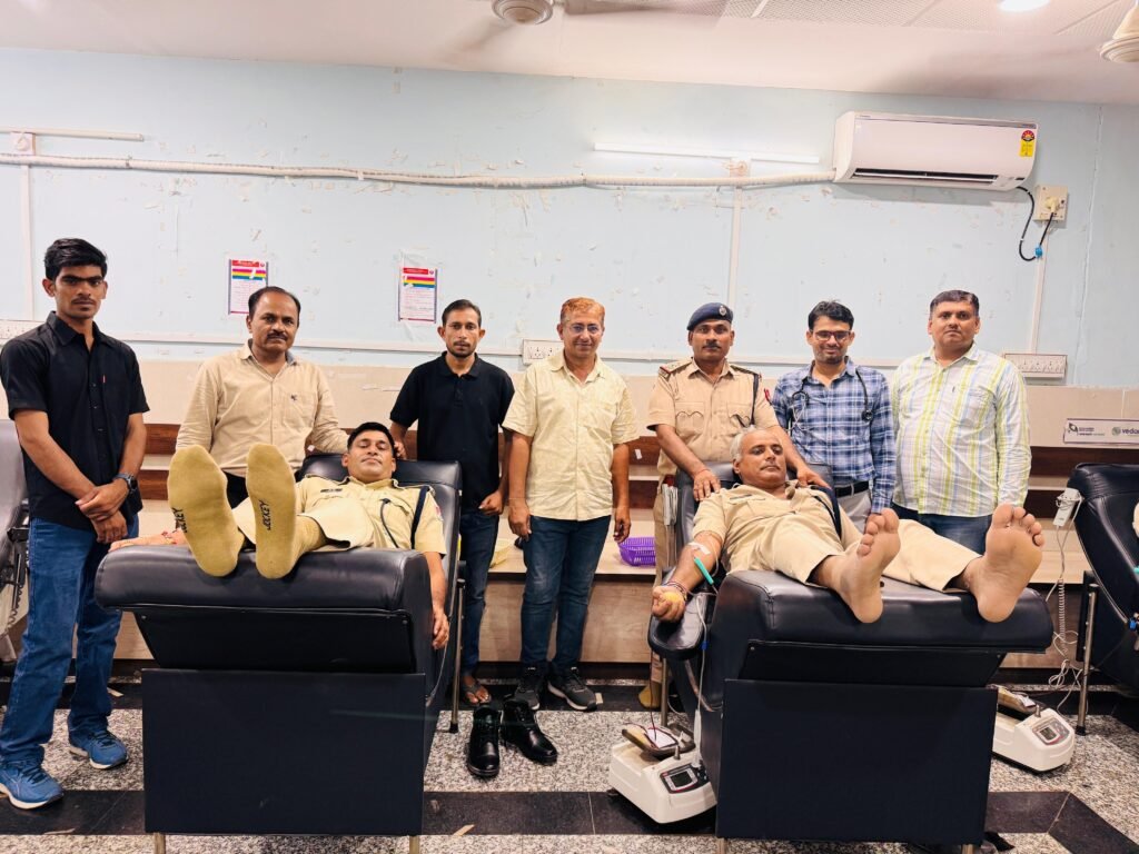 स्वतंत्रता दिवस पर 21 आरपीएफ जवानों सहित युवाओं ने किया स्वैच्छिक रक्तदान 1001279792