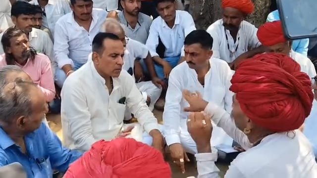 कार की टक्कर से 25 फीट दूर झाड़ियों में गिरी नाबालिग, दो दिन बाद शव बरामद; ग्रामीणों ने किया हाईवे जाम 1001283675