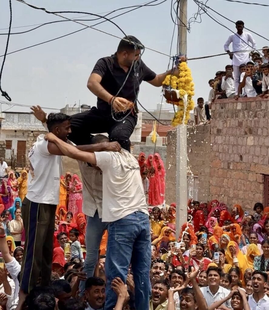 शिव विधायक रविन्द्र सिंह भाटी ने विभिन्न धार्मिक आयोजनों में भाग लेकर श्रद्धा और भक्ति के साथ मनाया श्रीकृष्ण जन्माष्टमी महोत्सव 1001287012