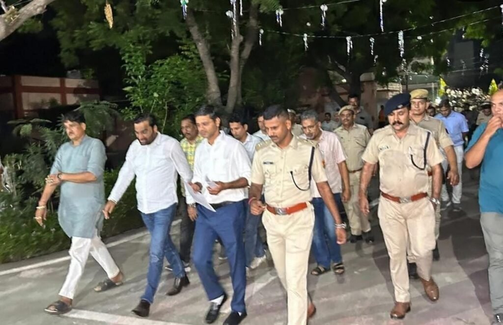 रात 2 बजे बालोतरा कलेक्ट्रेट पहुंचे बेनीवाल, कहा- सरकार बताए स्थायी समाधान कब तक, नहीं तो संघर्ष और तेज़ होगा 1001287449