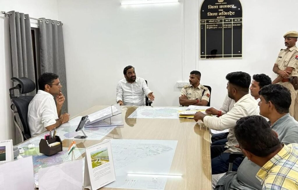 रात 2 बजे बालोतरा कलेक्ट्रेट पहुंचे बेनीवाल, कहा- सरकार बताए स्थायी समाधान कब तक, नहीं तो संघर्ष और तेज़ होगा 1001287452