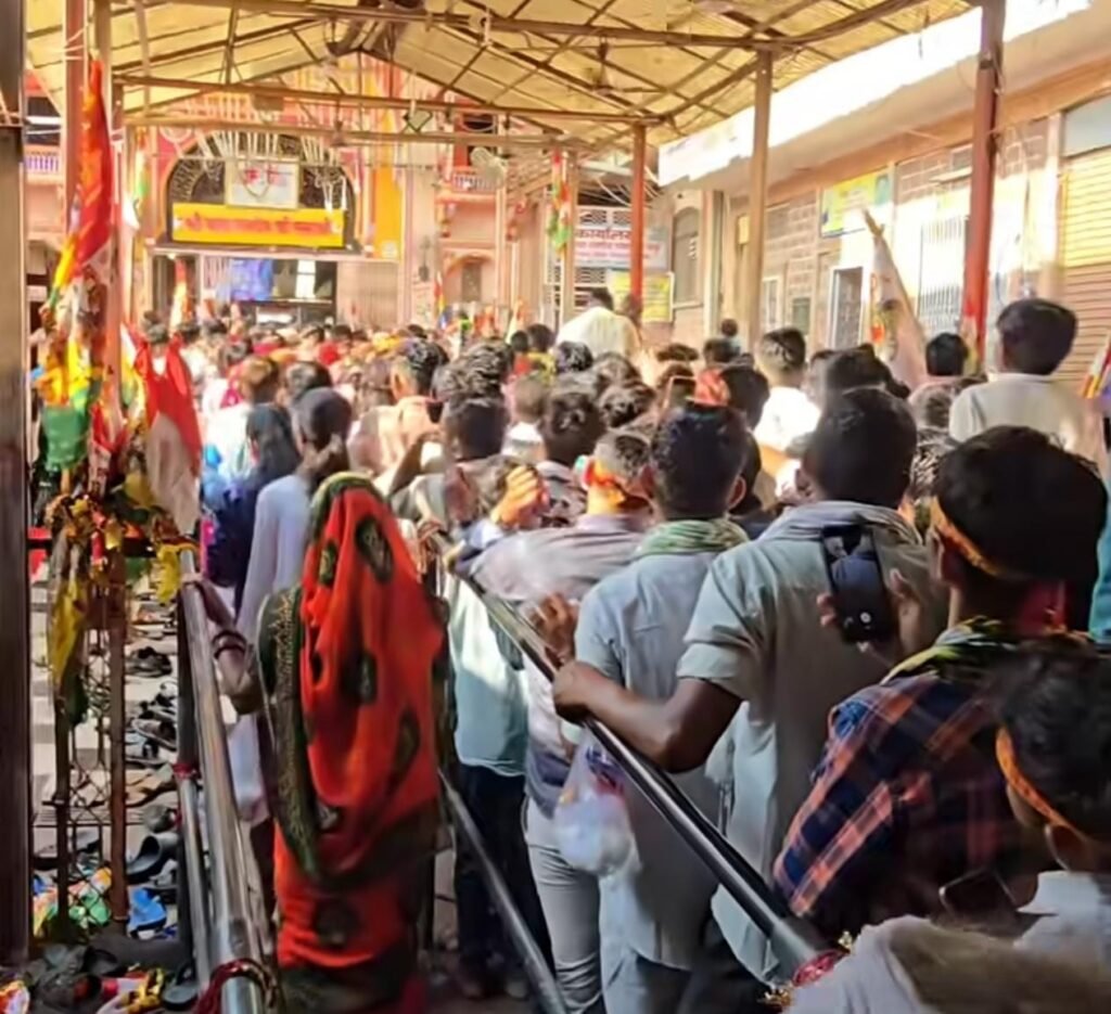 रामदेवरा मेला 2025: रोजाना 2 लाख से ज्यादा श्रद्धालु कर रहे दर्शन, कतारों के ऊपर बनाई गई पुलिया देखे... 1001306528