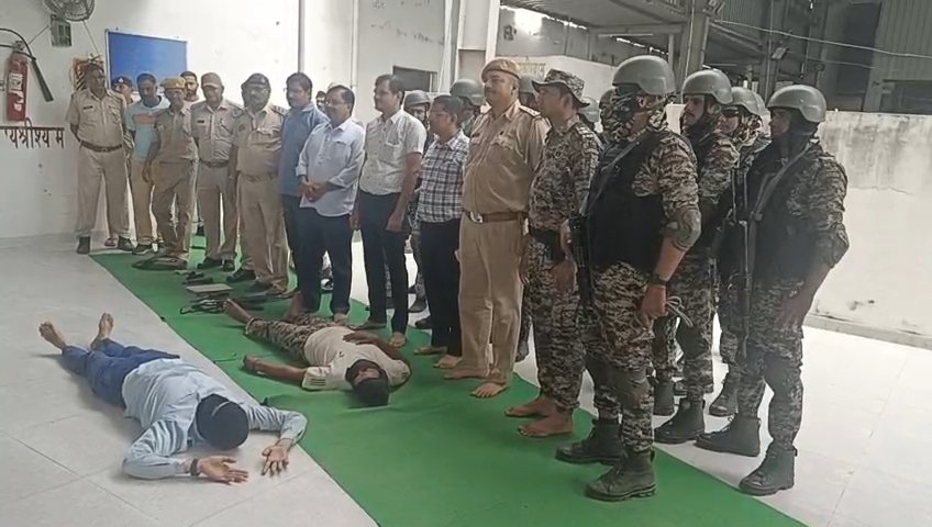 सीकर: खाटूश्यामजी मंदिर में सुरक्षा अभ्यास, मॉक ड्रिल के दौरान ERT ने आतंकियों को किया ढेर 1001306563