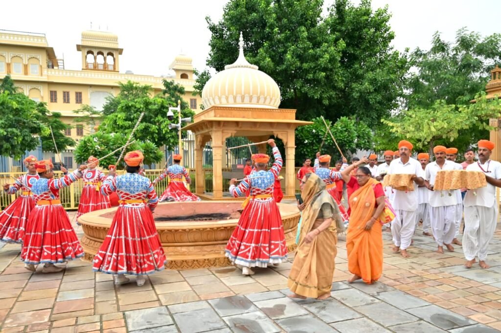 भादवा शुक्ल पक्ष बीज पर जसोलधाम में हुए धार्मिक अनुष्ठान, श्रद्धालुओं की उमड़ी भीड़, छप्पन भोग का किया गया अर्पण 1001321861