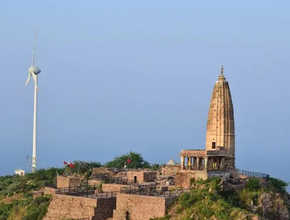 हर्ष पहाड़ी पर फिर हुआ हादसा: पोलकाजी मंदिर के पास कार दस फीट खाई में गिरी, स्थानीय लोग बोले “रेलिंग और सड़क सुधार अब अनिवार्य 2 हर्ष पहाड़ी पर फिर हुआ हादसा: पोलकाजी मंदिर के पास कार दस फीट खाई में गिरी, स्थानीय लोग बोले “रेलिंग और सड़क सुधार अब अनिवार्य 1001332275