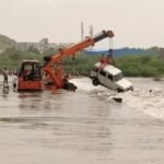 बालोतरा लूणी नदी में श्रद्धालुओं से भरी बोलेरो बह गई, मां और दो बेटियों की मौत, तीन लापता FB IMG 1756312122948