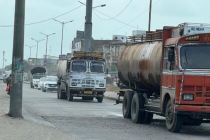 अवैध संचालित टैंकरो पर परिवहन विभाग सख्त नियम विरूद्ध संचालित वाहनों पर लगातार कार्यवाही जारी IMG 20250804 WA0013