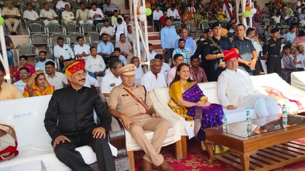 उद्योग एवं वाणिज्य विभाग राज्य मंत्री के.के. विश्नोई ने किया ध्वजारोहणजिला स्तरीय मुख्य समारोह आदर्श स्टेडियम में आयोजितबाड़मेर जिले में हर्षाेल्लास से मनाया गया 79 वां स्वतंत्रता दिवस IMG 20250815 WA0101