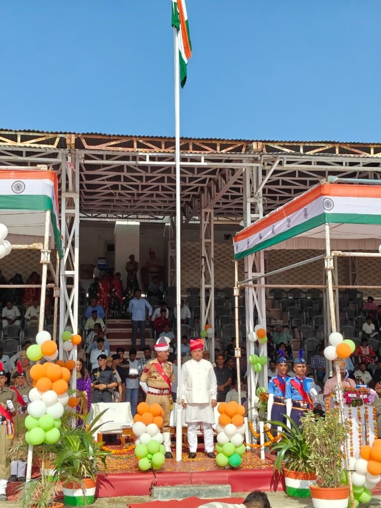 उद्योग एवं वाणिज्य विभाग राज्य मंत्री के.के. विश्नोई ने किया ध्वजारोहणजिला स्तरीय मुख्य समारोह आदर्श स्टेडियम में आयोजितबाड़मेर जिले में हर्षाेल्लास से मनाया गया 79 वां स्वतंत्रता दिवस IMG 20250815 WA0112