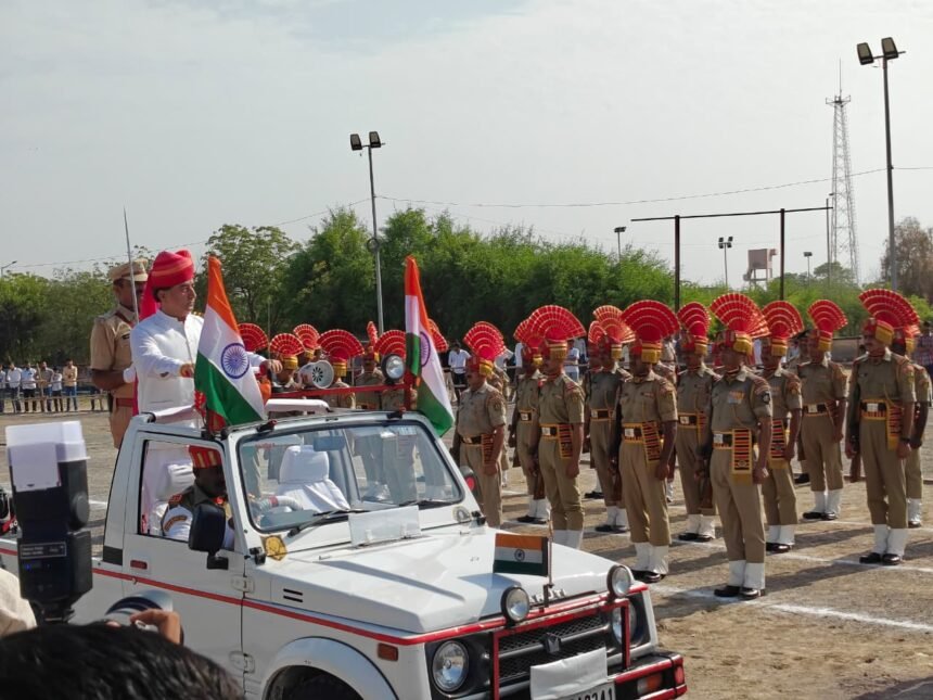 उद्योग एवं वाणिज्य विभाग राज्य मंत्री के.के. विश्नोई ने किया ध्वजारोहणजिला स्तरीय मुख्य समारोह आदर्श स्टेडियम में आयोजितबाड़मेर जिले में हर्षाेल्लास से मनाया गया 79 वां स्वतंत्रता दिवस IMG 20250815 WA0114
