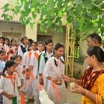 जसोलधाम ने स्वतंत्रता दिवस पर दिखाया सेवा भाव, 26 स्कूलों में वितरित किए 7500 प्रसाद पैकेट IMG 20250816 WA0072