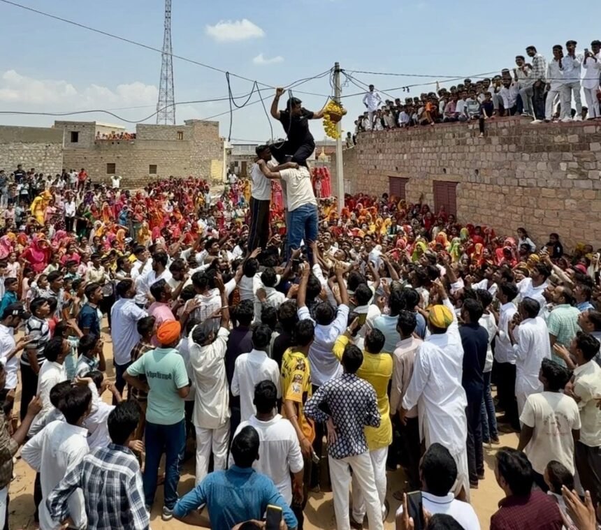 शिव विधायक रविन्द्र सिंह भाटी ने विभिन्न धार्मिक आयोजनों में भाग लेकर श्रद्धा और भक्ति के साथ मनाया श्रीकृष्ण जन्माष्टमी महोत्सव IMG 20250818 WA0069