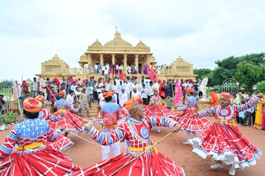 भादवा बीज पर तिलवाड़ा में आयोजित हुए धार्मिक अनुष्ठान, ध्वजारोहण और अष्टप्रकृति महायज्ञ IMG 20250826 WA0012