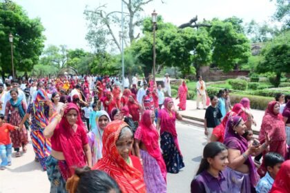बालोतरा से पावन बस यात्रा संघ पहुंचा जोधा पालड़ी, मोरपा माता मंदिर में गूंजे भजनों के स्वर IMG 20250828 WA0130