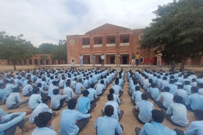 बालोतरा पुलिस ने जिले भर में चलाया ‘‘ऑपरेशन साईबर शील्ड ,विद्यालयों में साईबर जागरूकता को लेकर छात्र-छात्राओं से किया संवाद IMG 20250806 220942